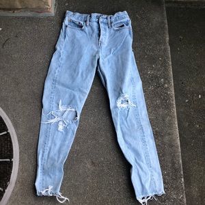 Vintage Levi’s high rise jeans in light blue